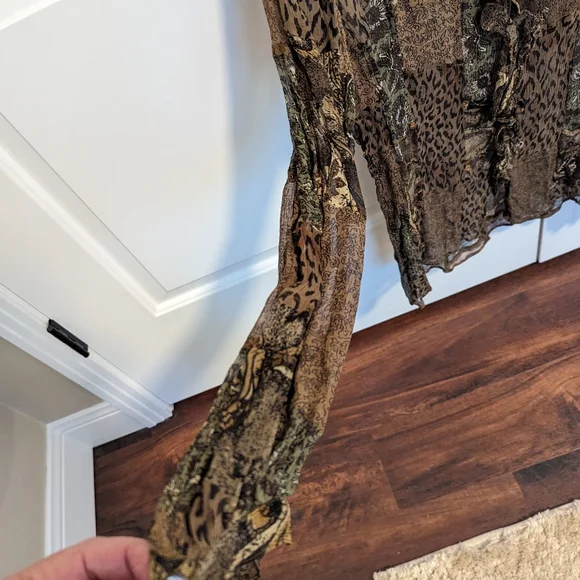 Chico's 100% Silk Sheer Long Sleeve Ruffled Blouse, Size 1/Med NWOT - Picture 3 of 8